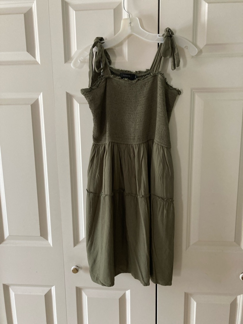 Zesica women’s L olive green sundress smocked top tiered bottom lined